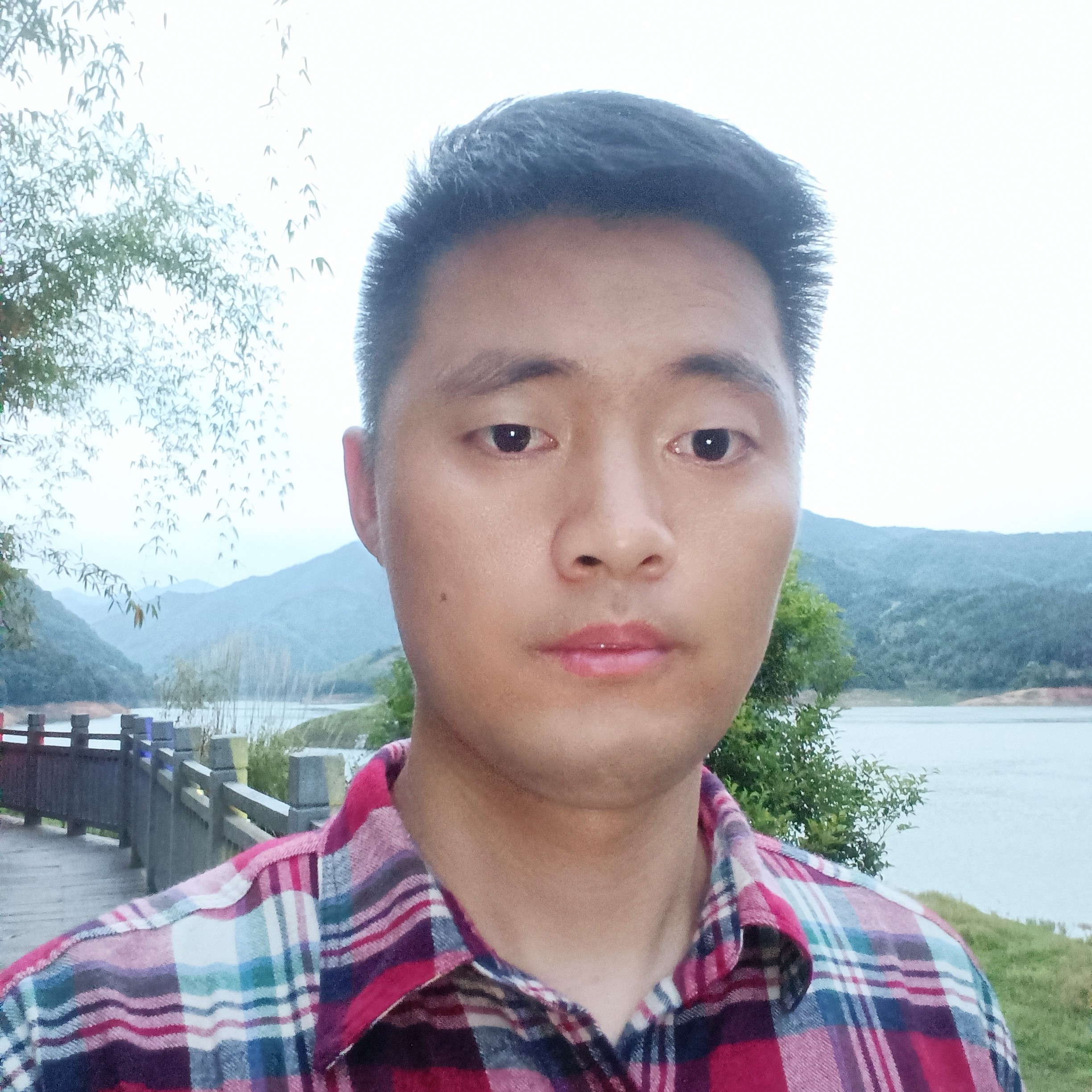 星星深拥刻苦的照片