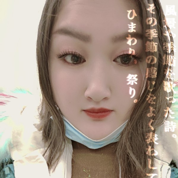 高大扯微笑的照片