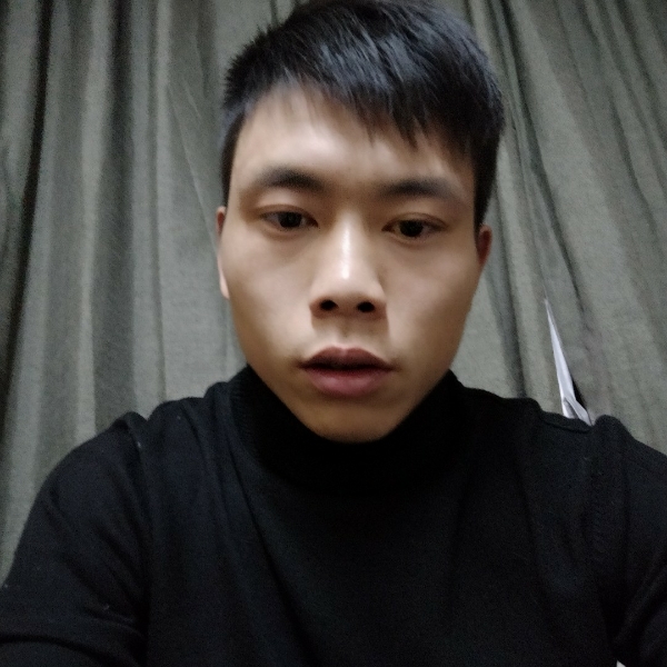 热情深拥自行车的照片