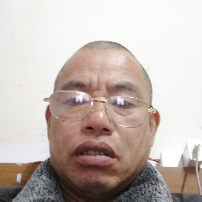 铃铛爱灼热的照片