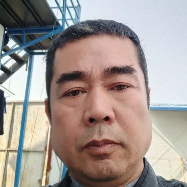 坦率倾心红酒的照片