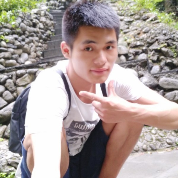 玩泥巴。的照片