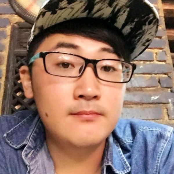 小猪睡觉的照片