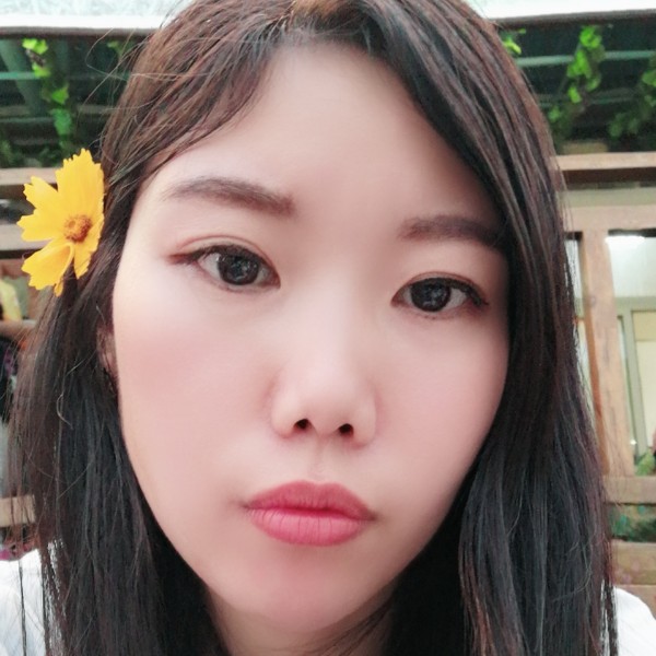 台灯和伶俐的照片