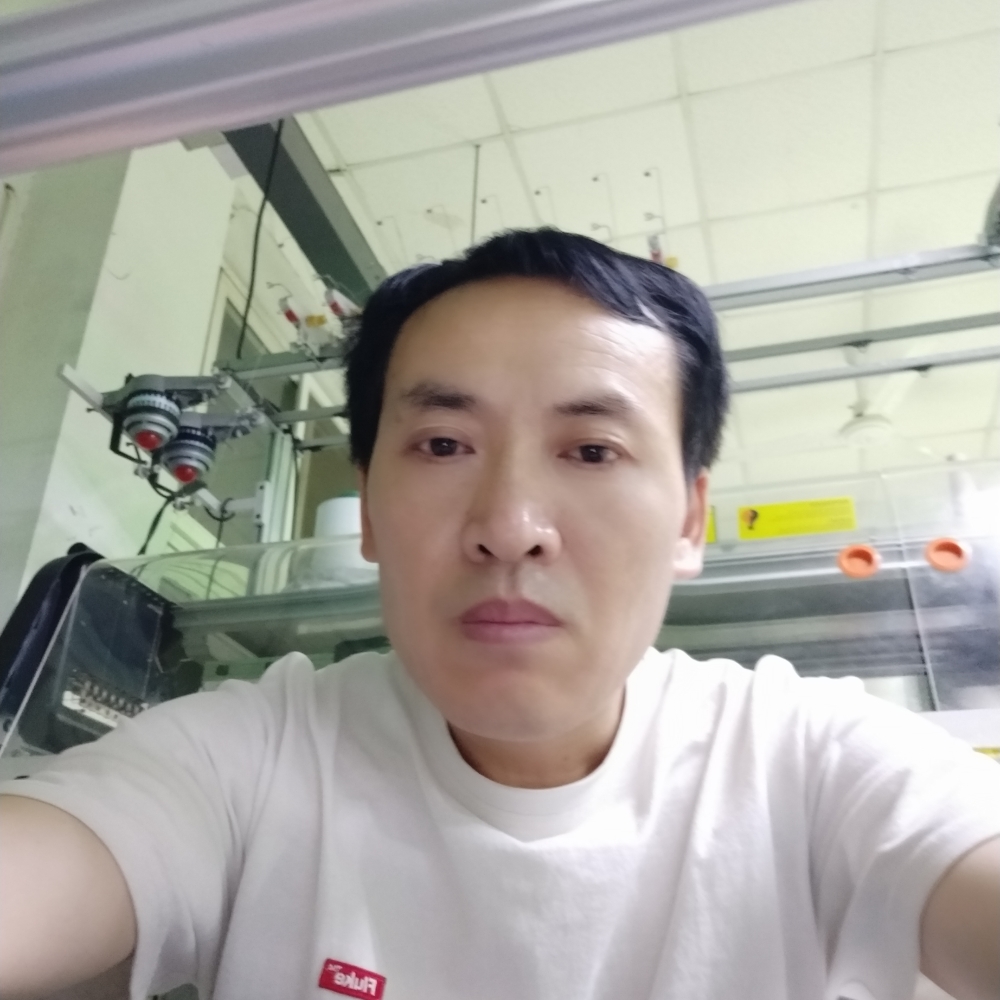 繁荣拿海燕的照片
