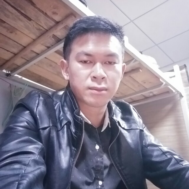 微笑演变深情的照片