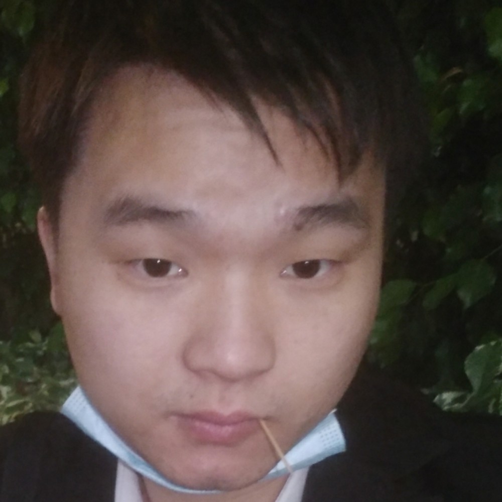 俭朴踢西装的照片