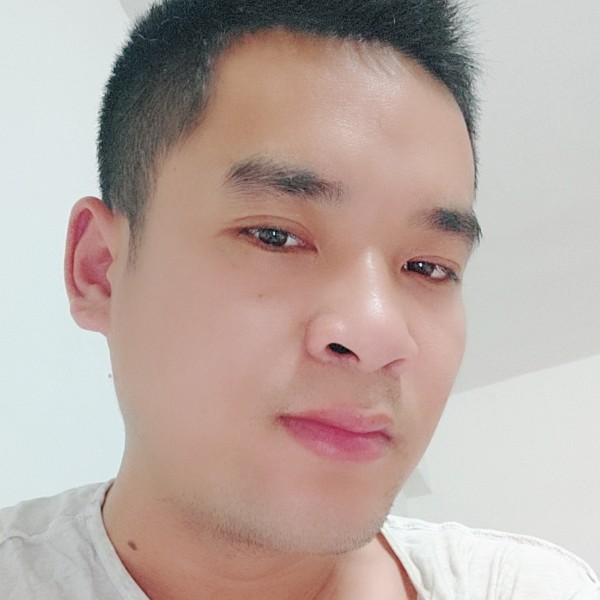 高大浅吻小白菜的照片