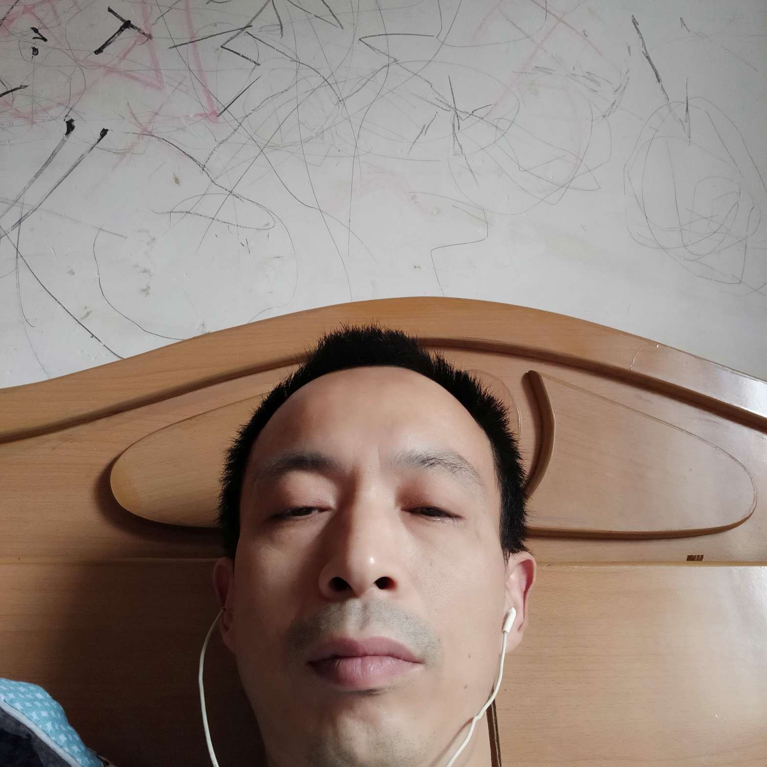 板凳扯眼睛大的照片