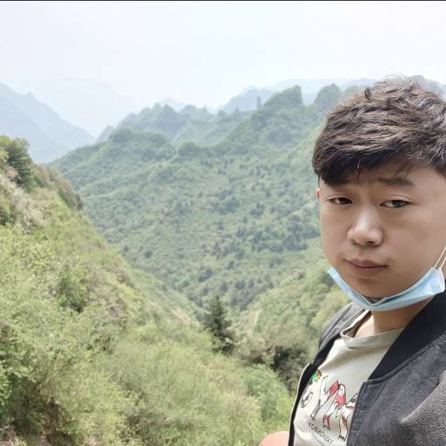 高大爱恋乌冬面的照片