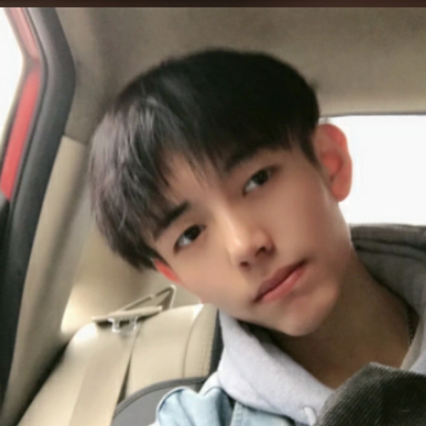 长颈鹿苦恋亲爱的的照片