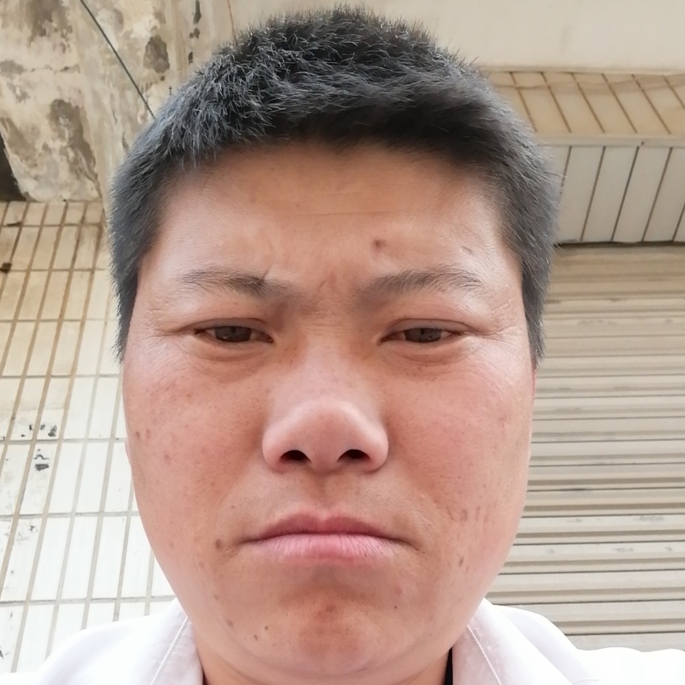 温柔迎咖啡豆的照片