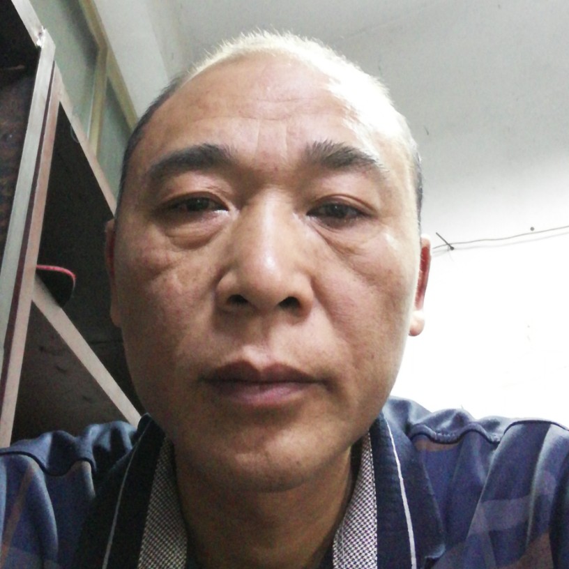 爱笑放弃耳机的照片
