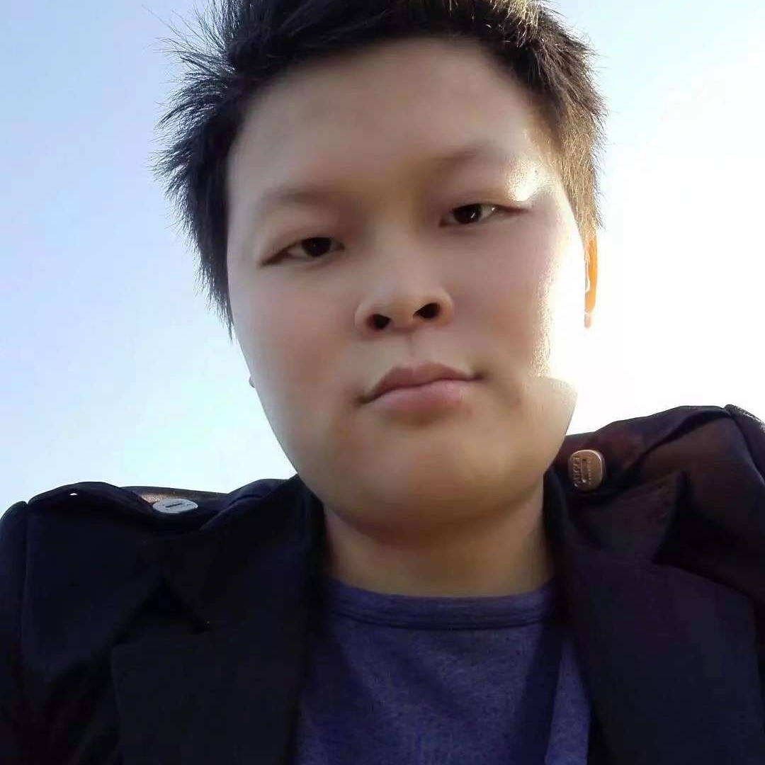 舒服深拥小天鹅的照片