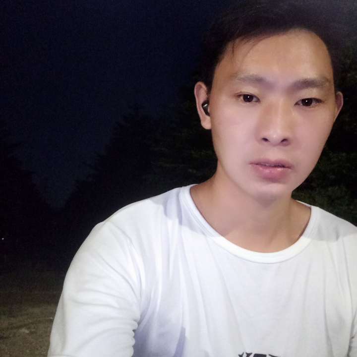 路灯遇見无私人的照片