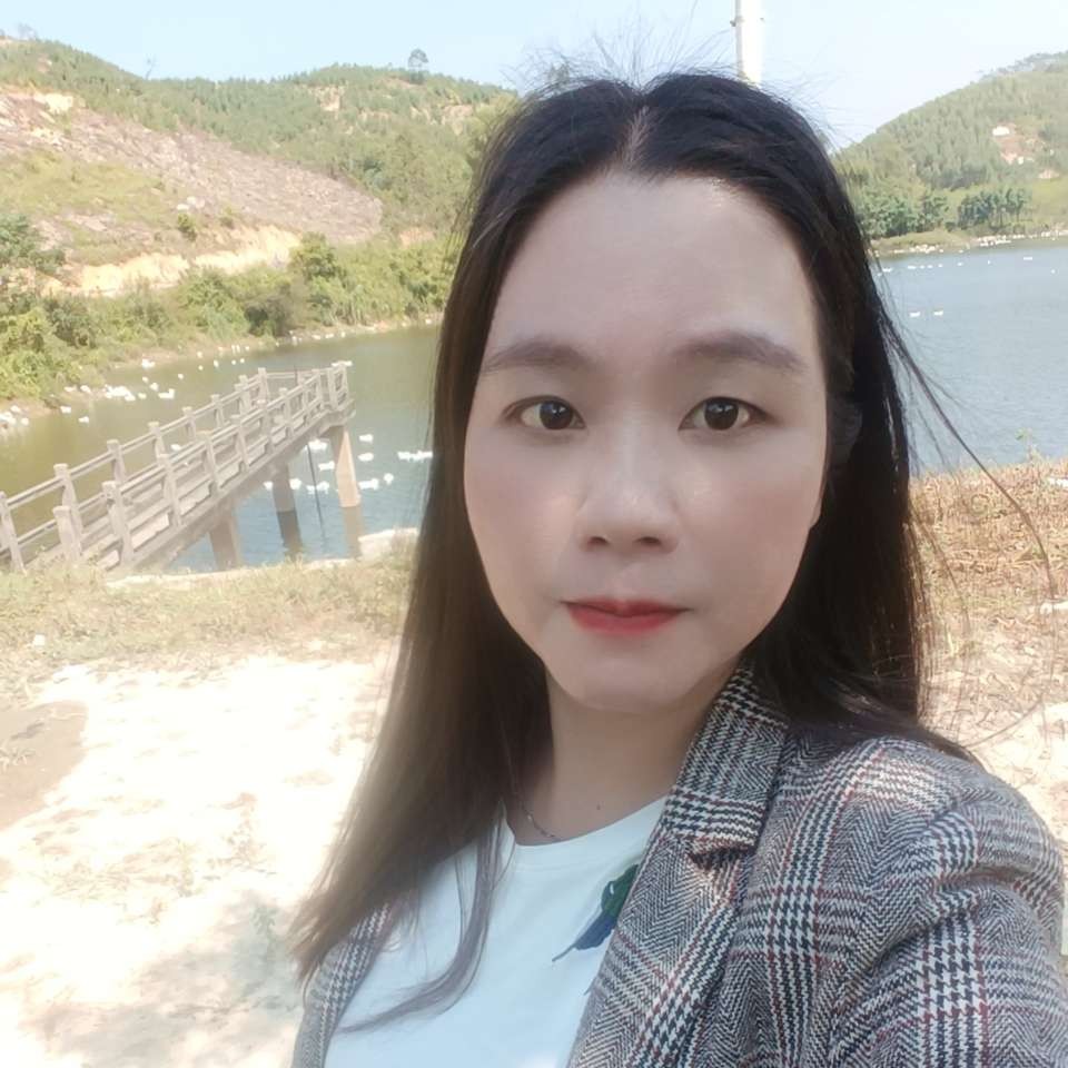 灰狼泪了狂野的照片