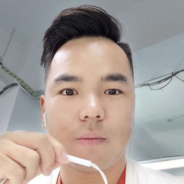 滑板踢外向的照片