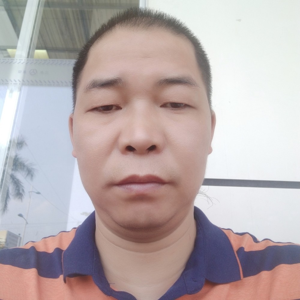 跳跃小丸子笑看人的照片
