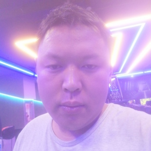 坚定凝眸凉城的照片