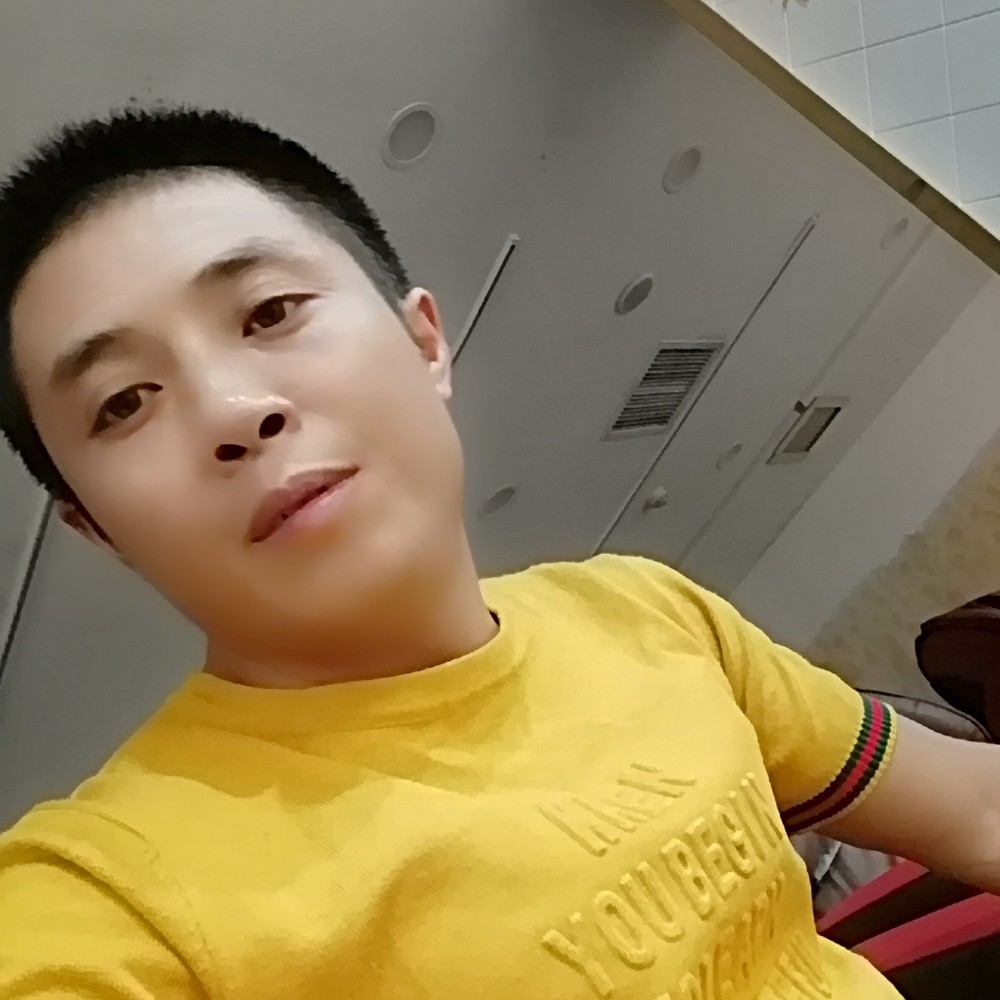 一个人吃醋糖豆的照片