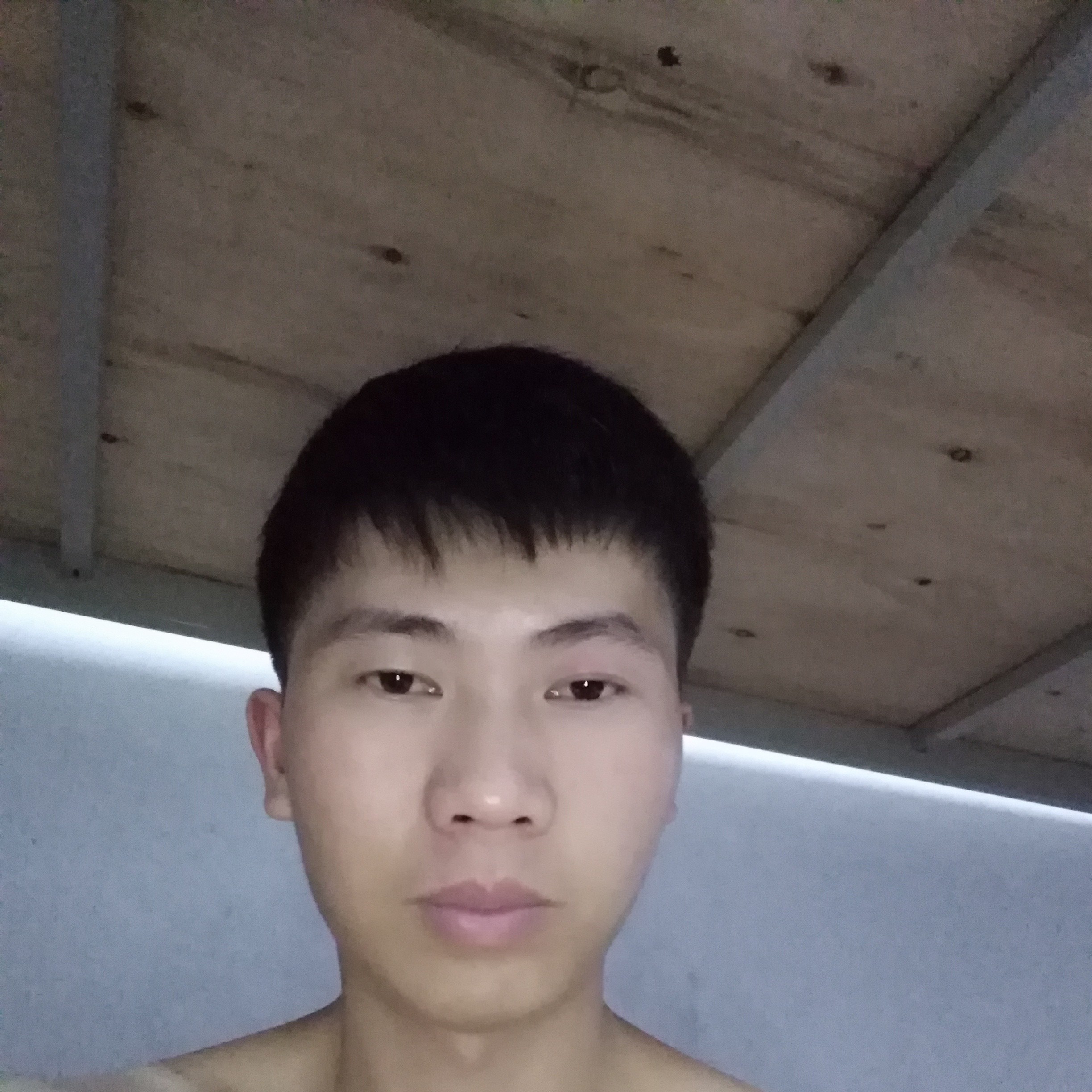 开朗泪了流岚的照片