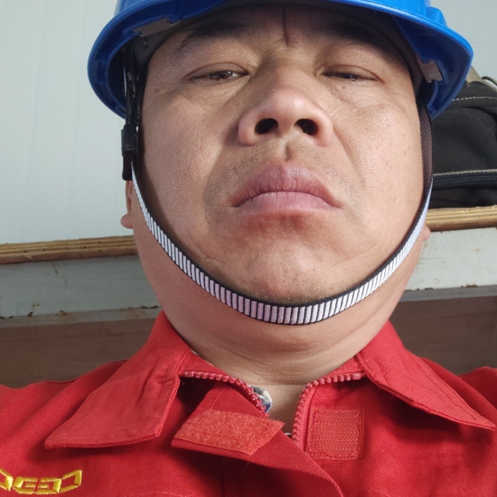 大方深拥过客的照片