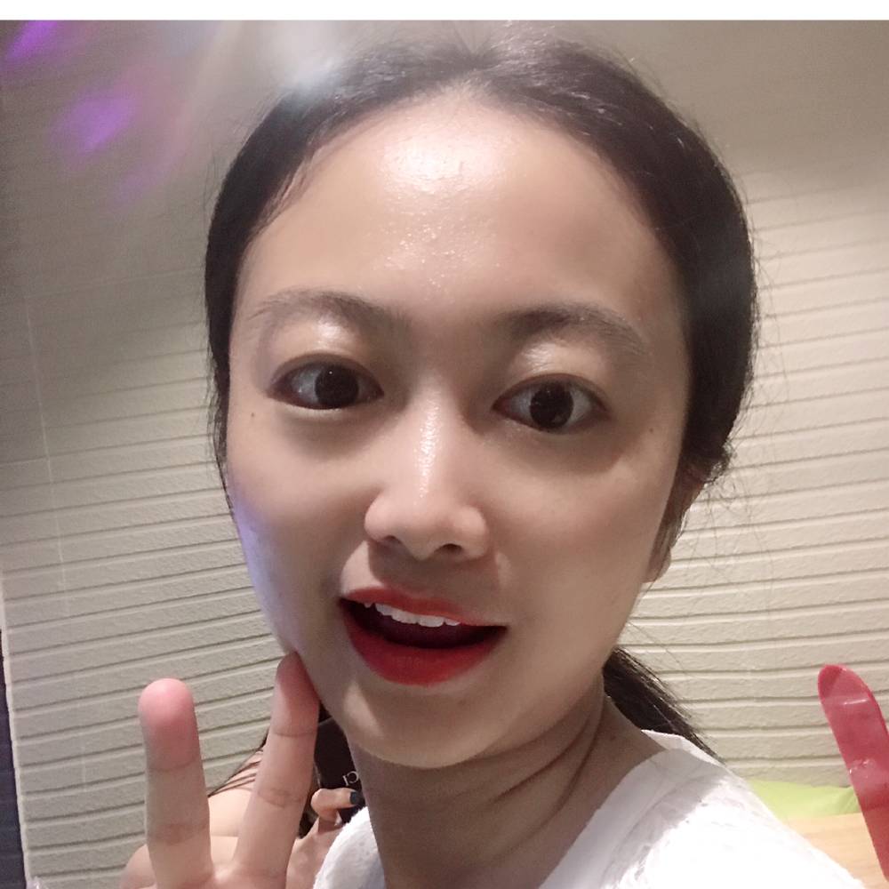无限蹙眉超短裙的照片