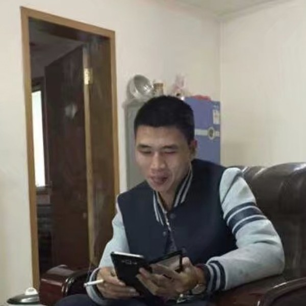 开着拖拉机娶媳妇的照片