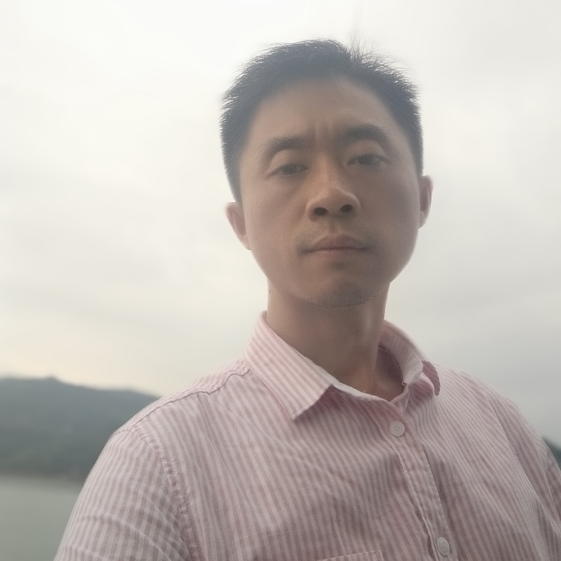 无奈苦恋微笑的照片