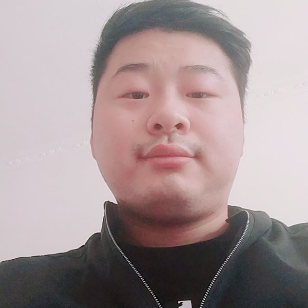 憨厚男孩的照片