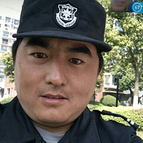 踏青草漫天云的照片