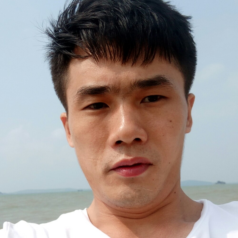 雨中的L0V的照片