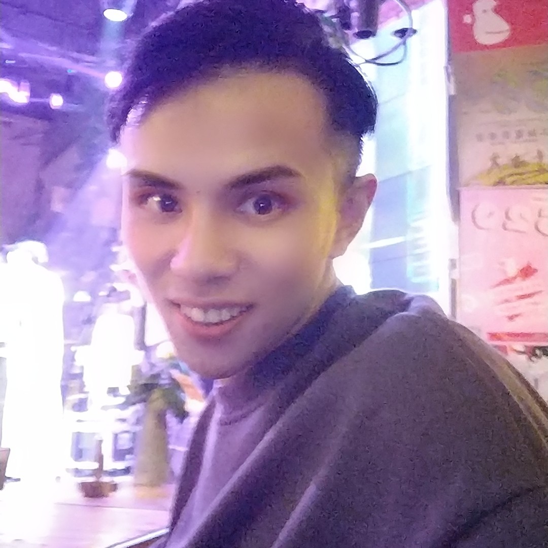 装睡野马的照片