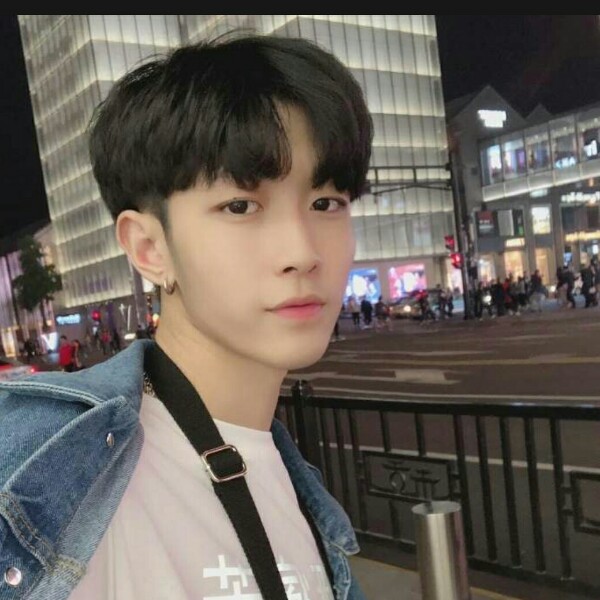 合适浅吻青衫的照片