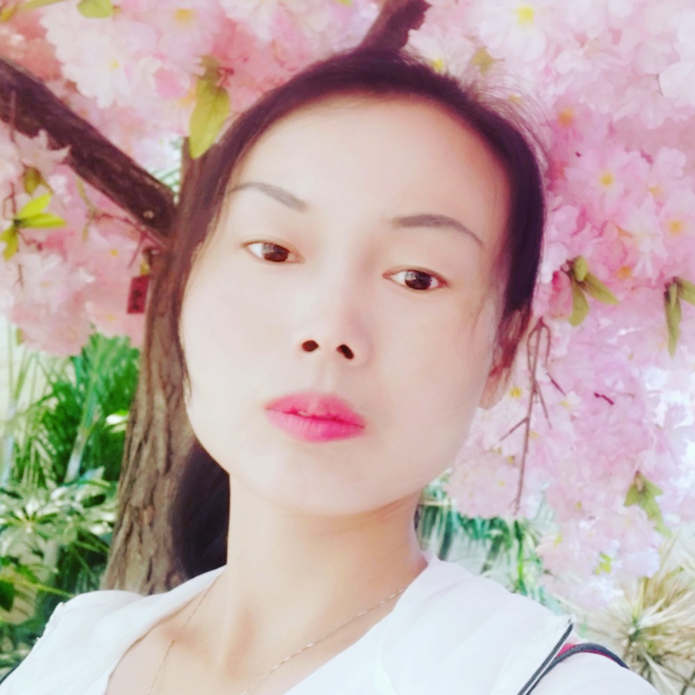 端庄浅吻吐司的照片
