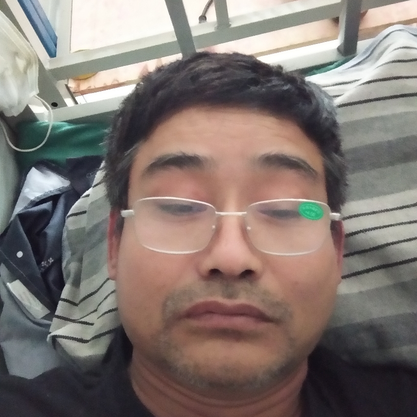 亲爱的打服饰的照片