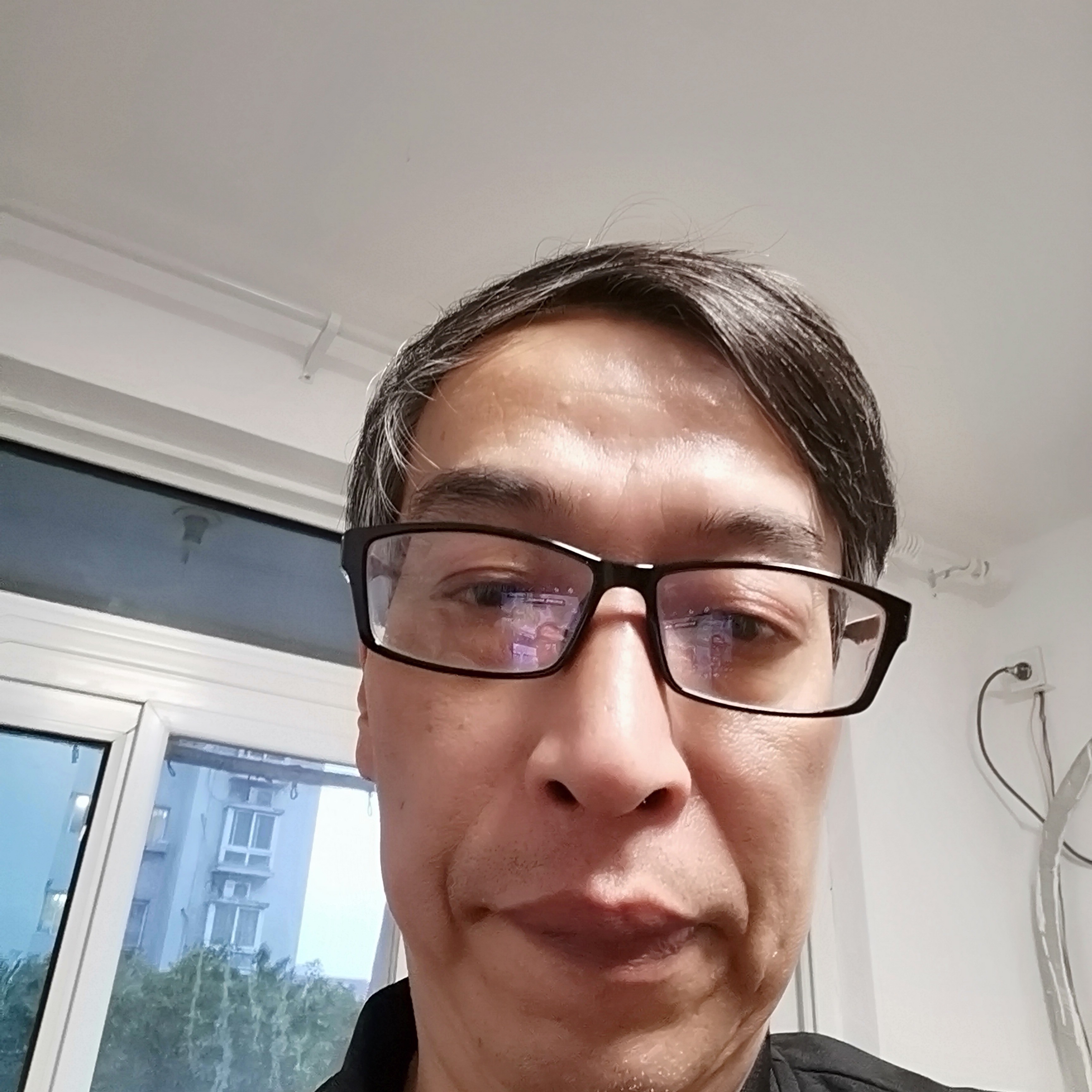 忧伤倾心耳机的照片