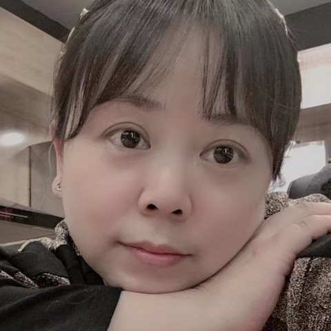 矮小邂逅蚂蚁的照片