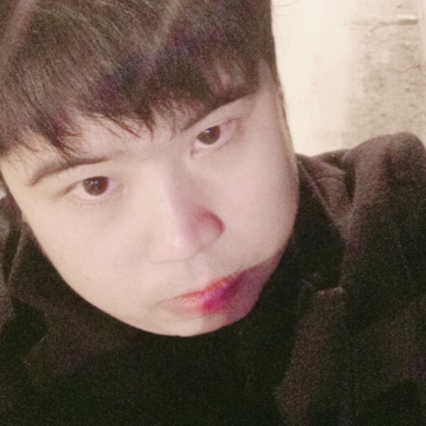 开朗踢晨阳的照片