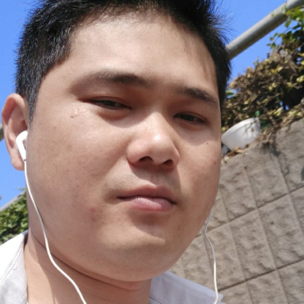 高兴耳机的照片