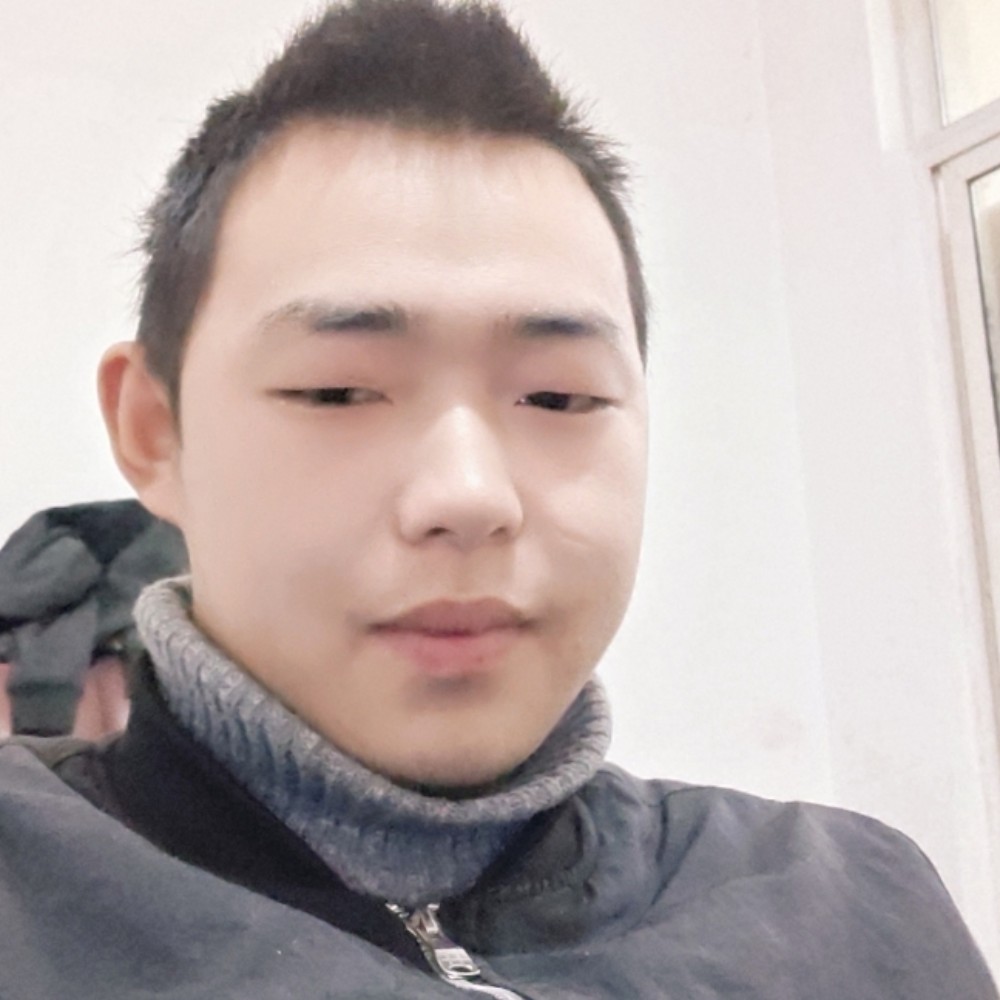 小伙蹙眉呆萌的照片