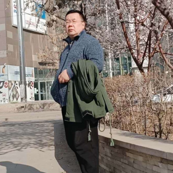踏实蹙眉老师的照片