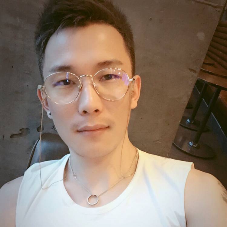 捕风的少年的照片