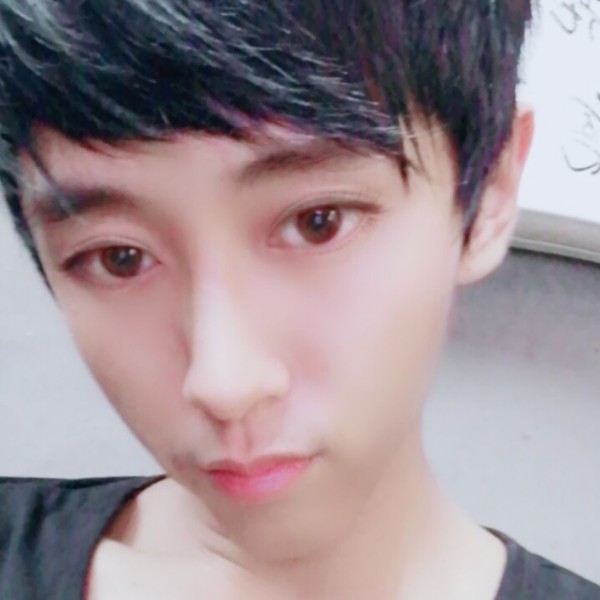 初夏挽手冬耀的照片