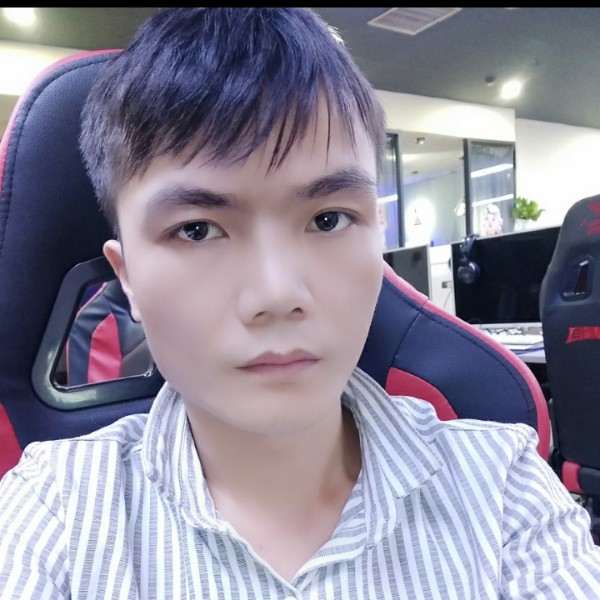 覃浩的照片