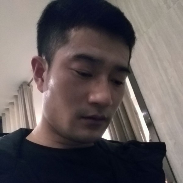 风很大，跟我回家的照片