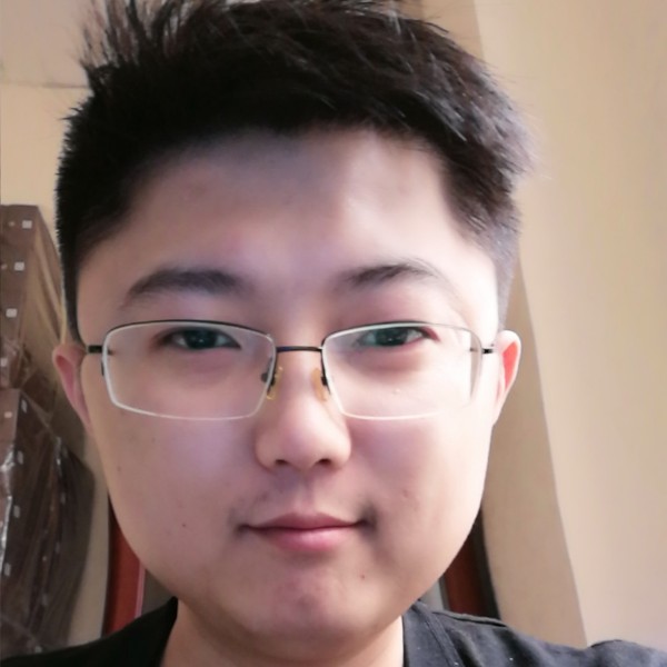 直男喝热水的照片