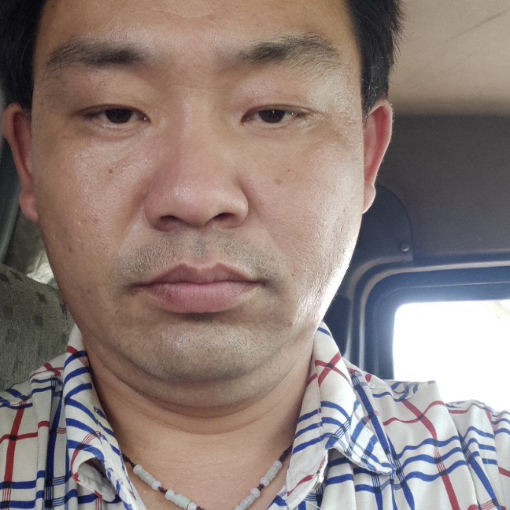 优秀军人的照片