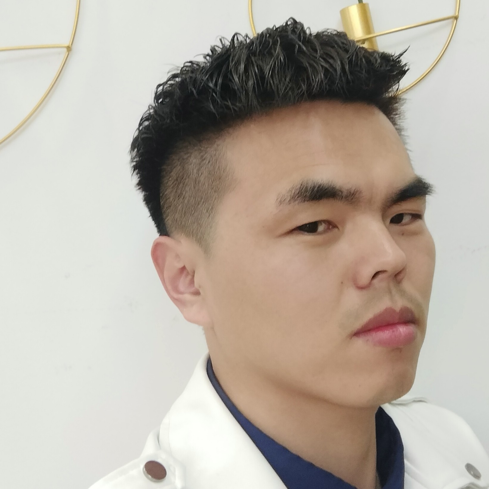 绿茶凝眸背后的照片