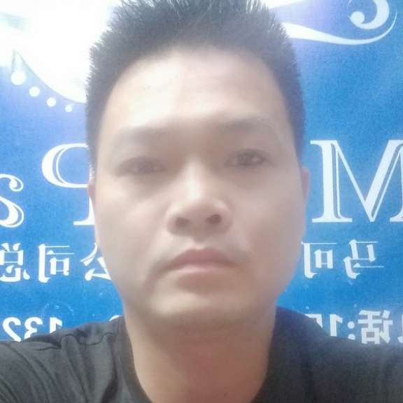 背后还蓝天的照片